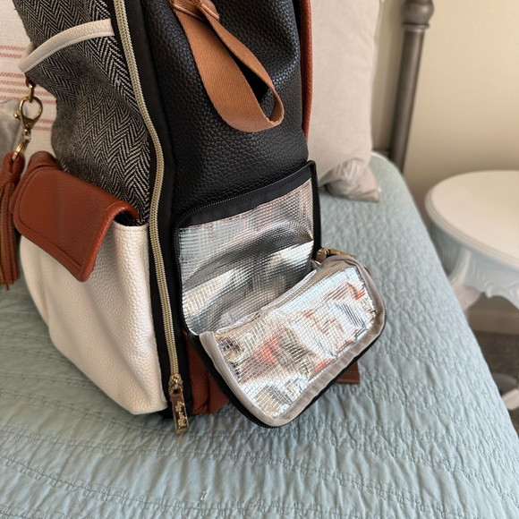 Itsy Ritzy Large Diaper Bag - Picture 5 of 11